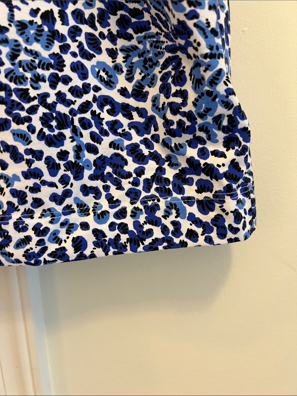 Lilly Pulitzer size M Rhett Knit Top in blue animal print NWOt - Picture 4 of 4